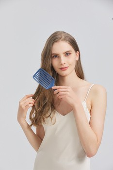 Sister Young Ovia NV, szczotka do włosów, blue, 1 szt.