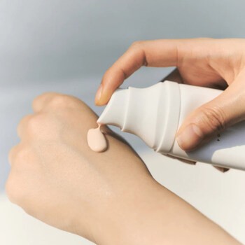 Skin1004 Centella Tone Brightening Tone-Up, ochronny krem przeciwsłoneczny do twarzy SPF 50+ PA++++, 50 ml