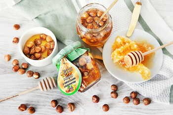 Pszczelarz Kozacki, miód z orzechami laskowymi, 240 g