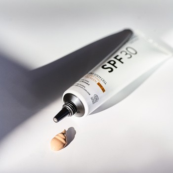 Madara Plant Steam Cell Age-Defying Face Sunscreen, krem do twarzy przeciwzmarszczkowy SPF30, 40 ml