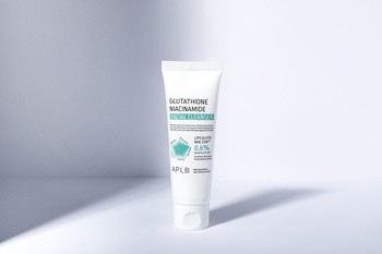 APLB Glutathione Niacinamide Facial Cleanser, oczyszczający żel do mycia twarzy z glutationem i niacynamidem, 80 ml