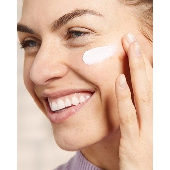 Nivea Care, ultra-lekki krem odżywczy do twarzy 7w1, 100 ml