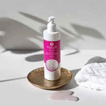 BasicLab Micellis, Kojący żel oczyszczający do skóry naczynkowej i wrażliwej, 300 ml