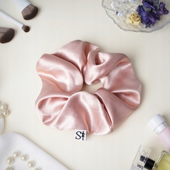 Sister Young Lilu, satynowa gumka do włosów scrunchie, champagne, 1 szt.