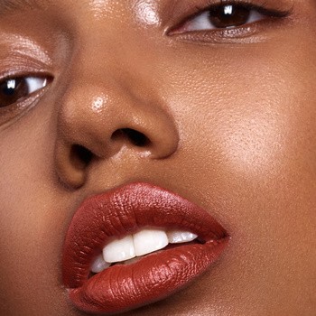 Madara Velvet Matte Cream Lipstick, matowa pomadka o satynowym wykończeniu, Magma, 3,8 g