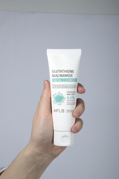 APLB Glutathione Niacinamide Facial Cleanser, oczyszczający żel do mycia twarzy z glutationem i niacynamidem, 80 ml