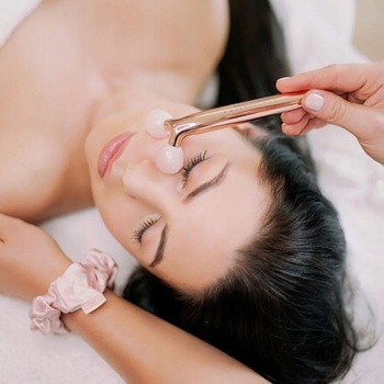 Crystallove, masażer liftingujący do twarzy 3D z kwarcem różowym, 1 szt.