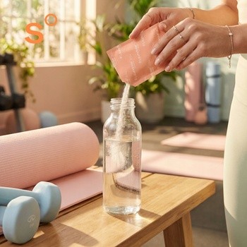 Sundose Everyday For Skin Anti-Aging Kwas Hialuronowy i Witamina C, saszetki z proszkiem, smak malinowo-cytrynowy, 30 szt.