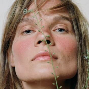 Madara Mineral Cheek Blusher, róż do policzków, Bare Blossom 2, 6 g