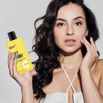 Radical Hair Clinic Soft&Shiny, witaminowy szampon nabłyszczający, 300 ml