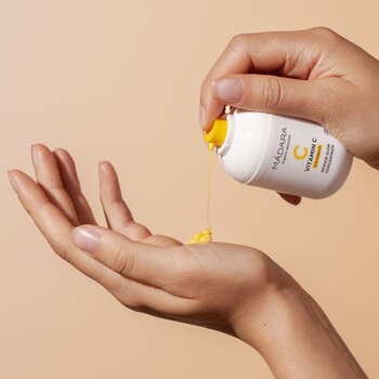 Madara Vitamin C, intensywnie rozświetlające serum-koncentrat, 30 ml