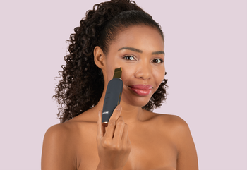 Geske Microcurrent Skin Scrubber & Blackhead Remover 9 w 1, oczyszczająco-liftingujący peeling kawitacyjny, czarno-złoty, 1 szt.