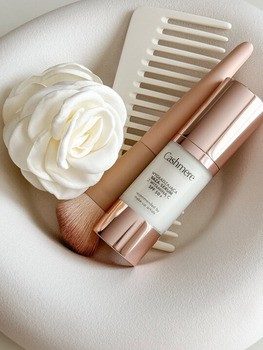 Cashmere DD, wygładzająca baza-serum z witaminą C SPF50+, 30 ml