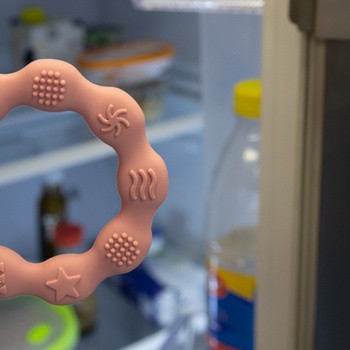 BabyOno, gryzak silikonowy Ring, różowy, 1 szt.