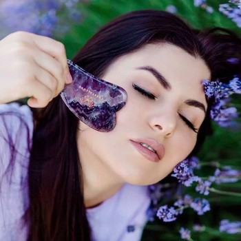 Crystallove, płytka do masażu twarzy gua sha z ametystu, 1 szt.