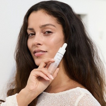 Gosh Dewy Foundation Drops, rozświetlający podkład w kroplach SPF 15, 002 Porcelain, 12 ml