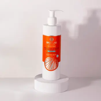 BasicLab Protecticus, lekka emulsja ochronna do ciała SPF50+ PA+++, wodoodporna, 300 ml