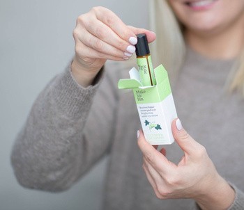 Make Me Bio Cucumber Freshness, rozświetlające serum pod oczy (roller), 10 ml