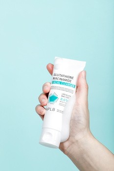 APLB Glutathione Niacinamide Facial Cleanser, oczyszczający żel do mycia twarzy z glutationem i niacynamidem, 80 ml