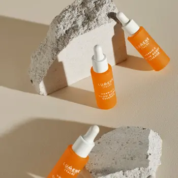 Lumene Nordic-C [Valo] Glow Boost Essence, serum rozświetlające, 30 ml