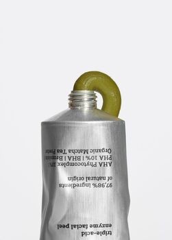 Veoli Botanica Matcha Power,  peeling enzymatyczno-kwasowy do twarzy, 75ml