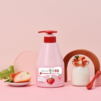 Kwailnara Strawberry Milk, witalizujący żel pod prysznic z ekstraktem z truskawki, 560 g