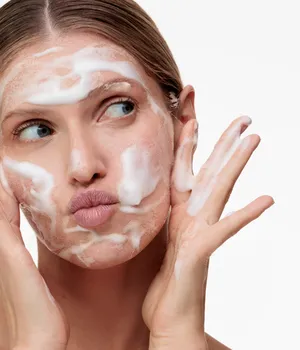 Veoli Botanica Foam Of Calmness, kojąca pianka do mycia twarzy, 150 ml