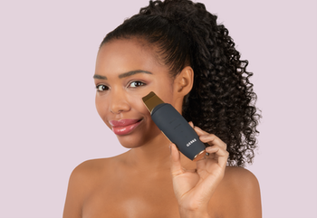 Geske Microcurrent Skin Scrubber & Blackhead Remover 9 w 1, oczyszczająco-liftingujący peeling kawitacyjny, różowy, 1 szt.