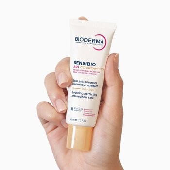 Bioderma Sensibio AR+ CC SPF 50+, ochronny krem kojący i redukujący zaczerwienienia, odcień jasny, 40 ml