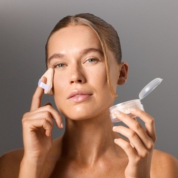 Gosh, Bake'n' Set, puder sypki z puszkiem, 02 Soft Yellow, 15 g