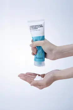Mediheal Madecassoside Moisture Calming Cleanser, regenerująca żel-pianka do mycia twarzy z madekasozydem, 120 ml