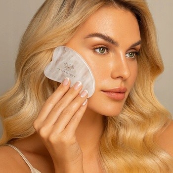 Crystallove, płytka do masażu twarzy gua sha z kryształem górskim, 1 szt.