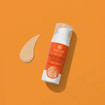 BasicLab Proteticus, tonująca emulsja ochronna SPF 50+ PA++++ PPD 41,9 Prewencja i Antyoksydacja, 50 ml