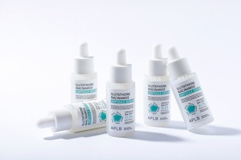 APLB Glutathione Niacinamide Ampoule, serum rozjaśniające do twarzy z glutationem i niacynamidem, 40 ml