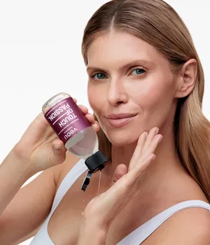 Veoli Botanica Touch Of Passion, rozświetlająco-odżywczy tonik, 150 ml