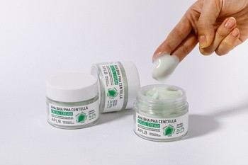 APLB AHA BHA PHA Centella Facial Cream, krem złuszczająco-kojący do twarzy z kwasami i wąkrotą azjatycką, 55 ml