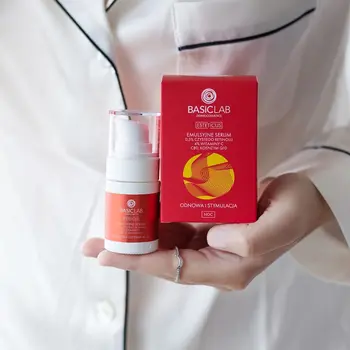 BasicLab Esteticus, emulsyjne serum 0,5% retinolu, 4% wit. C, CBD, koenzym Q10,15 ml