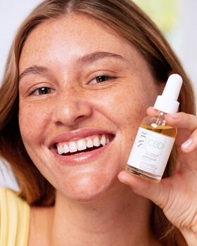 SVR CBD, przeciwzmarszczkowe, antyoksydacyjne bi-serum w ampułce, 30 ml