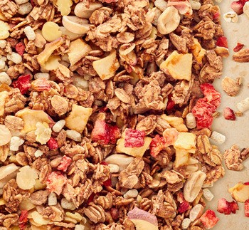 OneDayMore Granola proteinowa z orzechami ziemnymi i truskawkami, 400 g