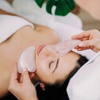 Crystallove, płytka do masażu twarzy gua sha z kwarcem różowym, 1 szt.