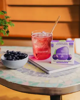 Waterdrop, Microdrink Boost Blackcurrant, kostki musujące do przygotowania napoju, 2 g x 12 szt.