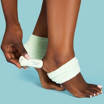 Zestaw Voesh, regenerujący balsam w sztyfcie, 22 ml + skarpetki, 1 para