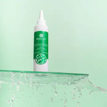 BasicLab Trichologis, seboregulujący peeling do tłustek i wrażliwej skóry głowy, 150 ml