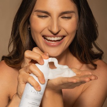 Clochee, łagodna pianka do mycia twarzy, 150 ml