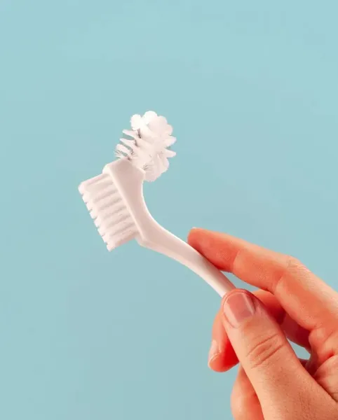 Щётка для чистки зубных протезов Curaprox BDC 150, белая, 1 шт — фото 3