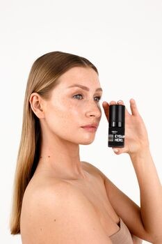 Veoli Botanica Eyeluminate Hero, energetyzująco-rozświetlające serum pod oczy, 15 ml