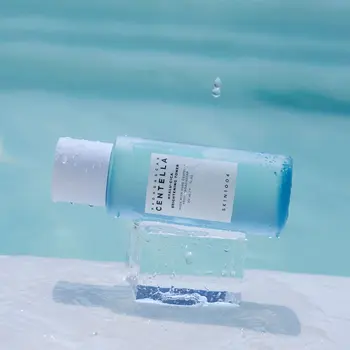 Skin1004 Hyalu-Cica Brightening Toner, łagodnie złuszczający tonik nawilżający, 210 ml