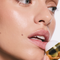 SunewMed+ Gold Kiss, waniliowy balsam do ust w kulce, 13 g