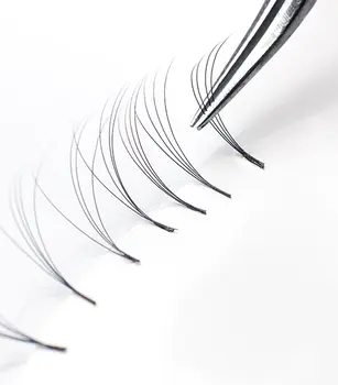 Nanolash Curved Eyelash Tweezers, zakrzywiona pęseta do rzęs, 1 szt.